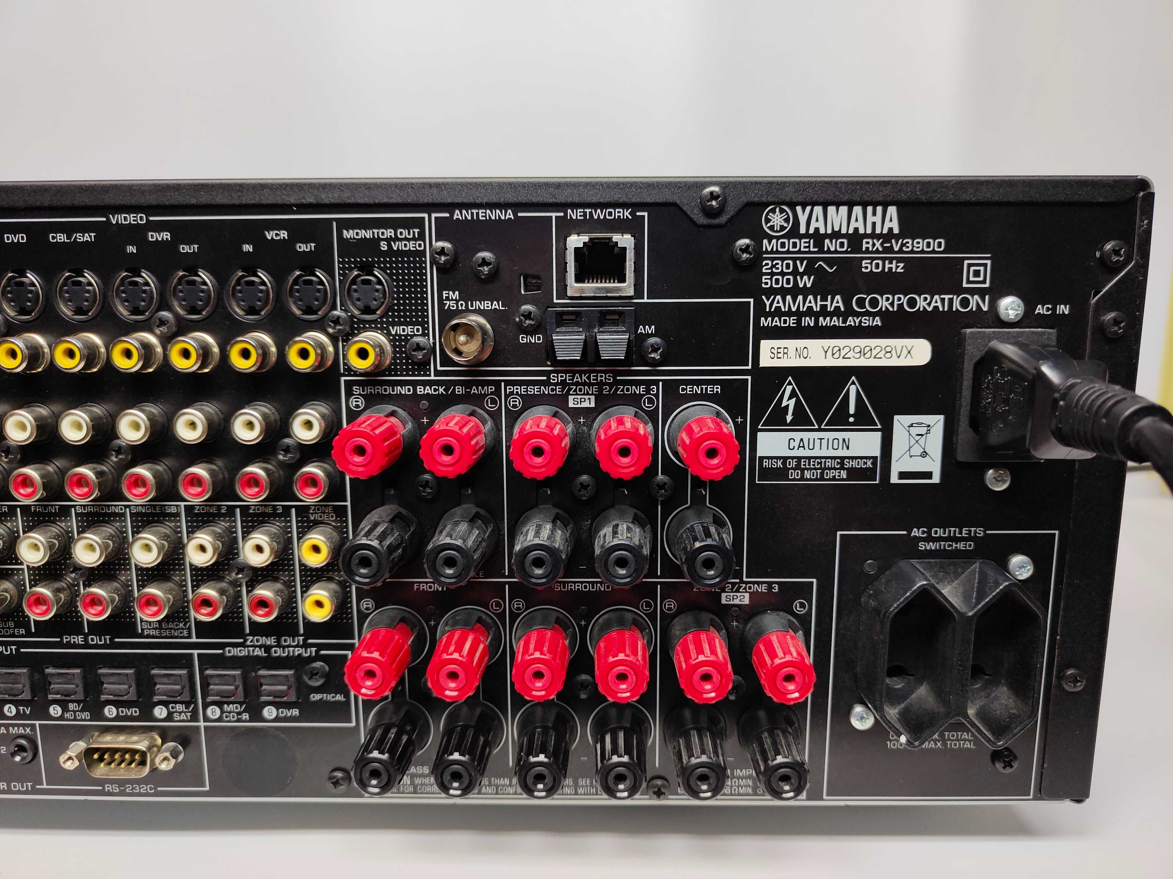 Amplituner YAMAHA RX-V3900
