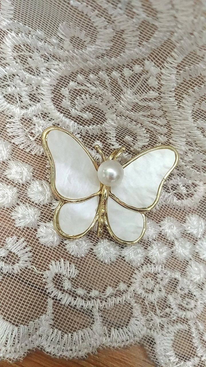 Piękna broszka motyl biały motylek biała dla kobiet masa perłowa ozdob