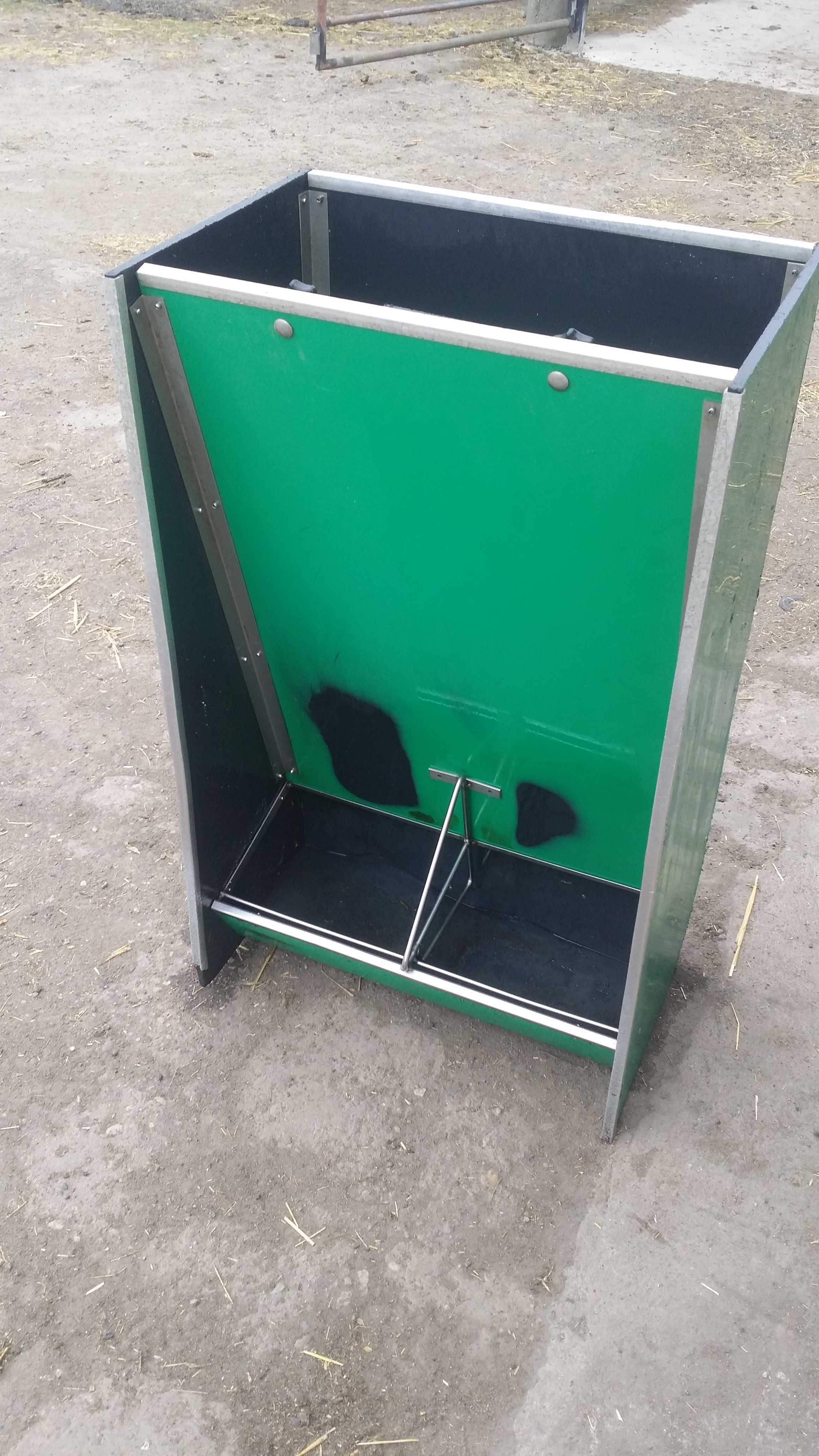 Karmnik automat pasnik trzoda prosiaki