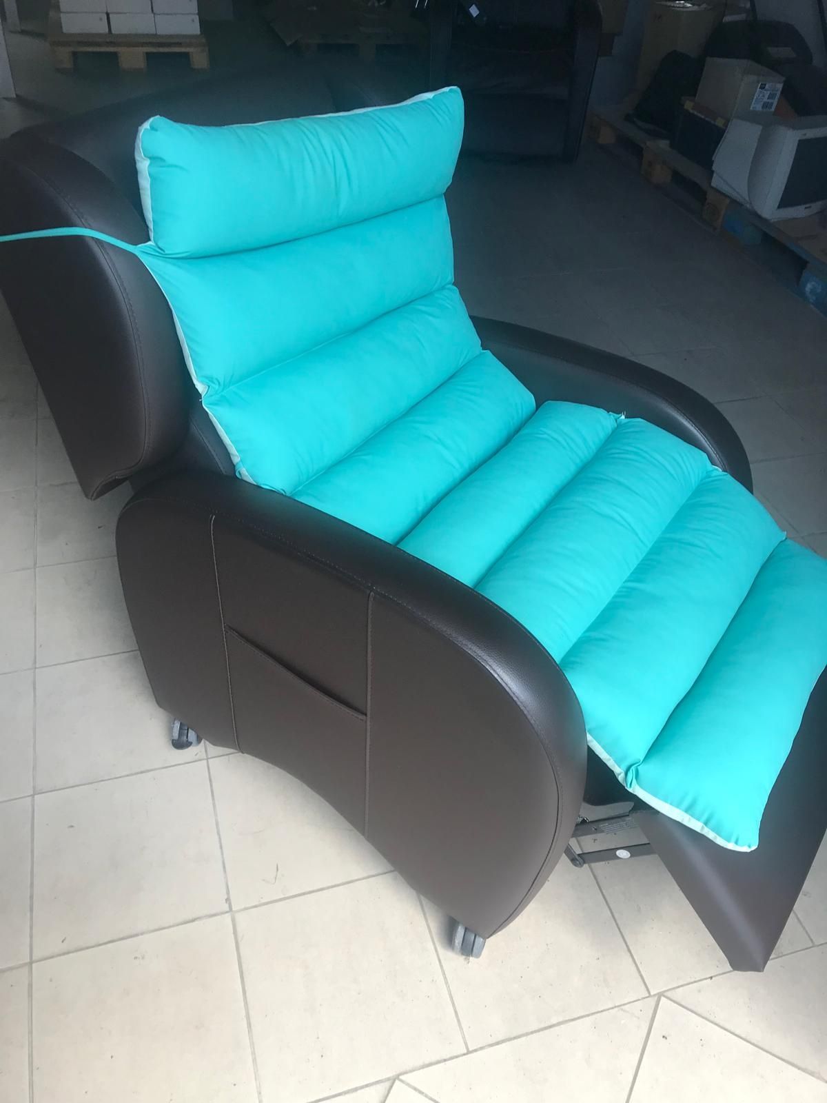 Poltrona elétrica com comando + poltrona manual – Conforto garantido!