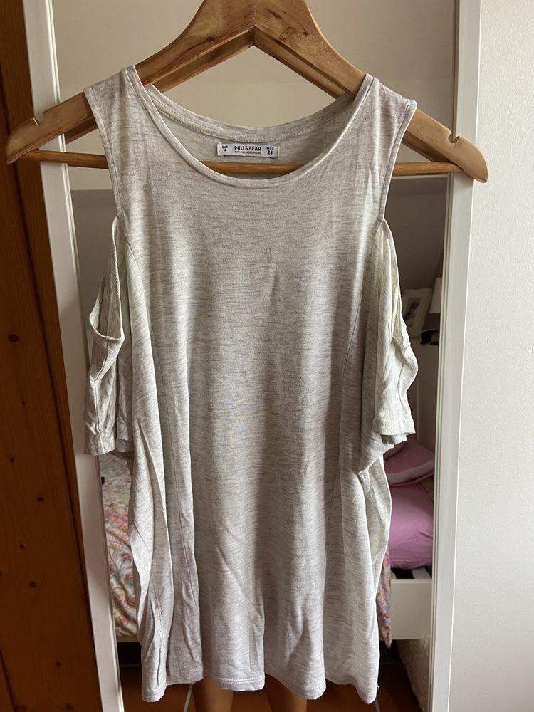 T-shirt ombros descobertos cinzenta tam. S Pull&Bear