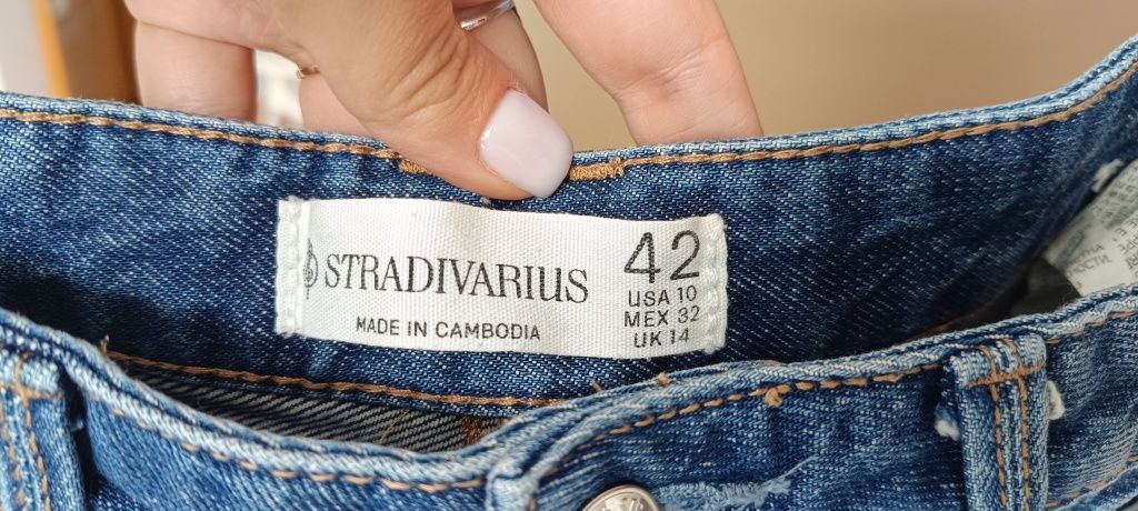 Szorty damskie. Stradivarius