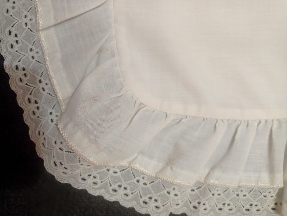 Наволочка з рюшами ,мереживом і вишивкою