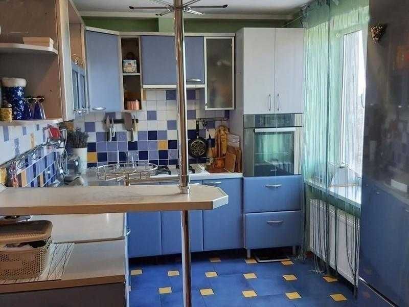 Продам двокімнатну квартиру на Нових Будинках