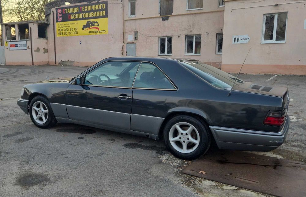 Mercedes 124 Купе в гарному стані
