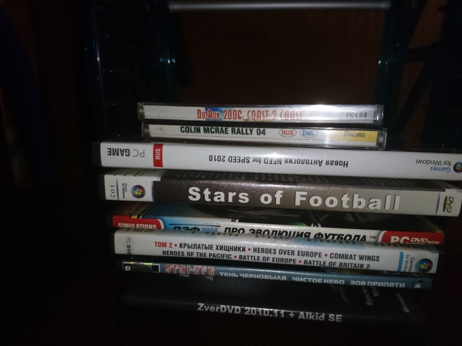 Игры , для пк. И полочка ,для дисков .