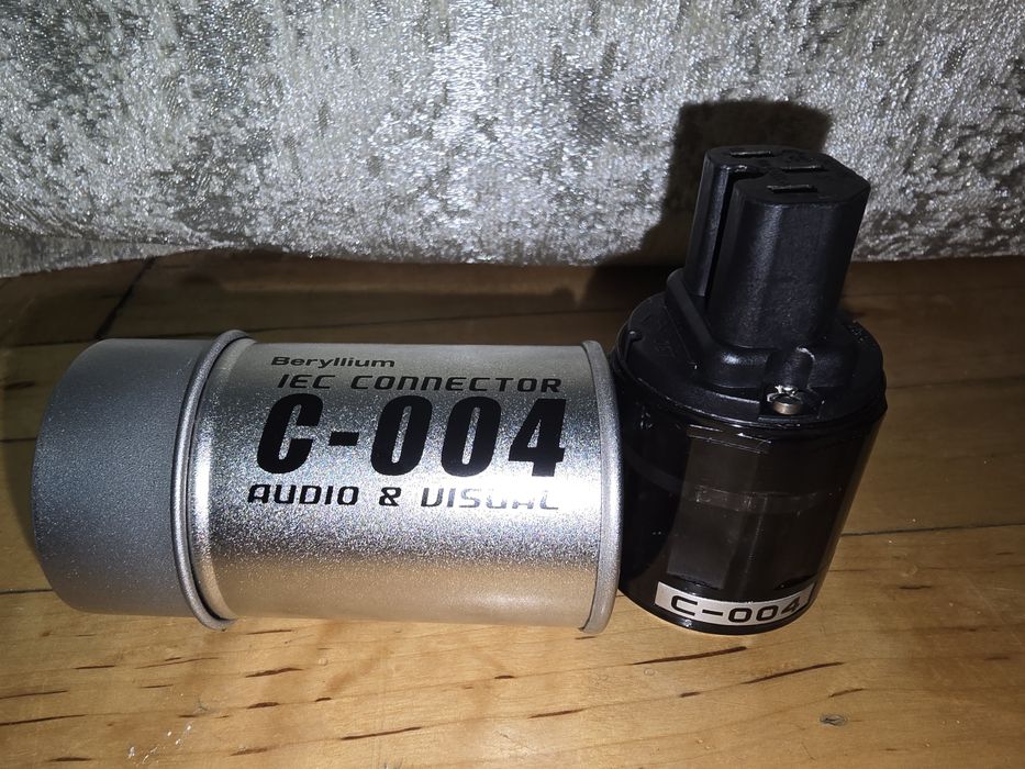 Oyaide C-004 продам Furutech
