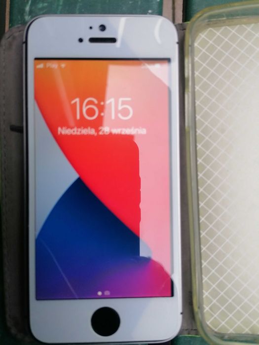 Apple iPhone SE 128 GB Space Gray + etui