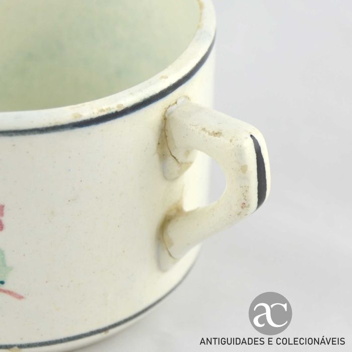 Par de chávenas almoçadeiras em faiança sem pires