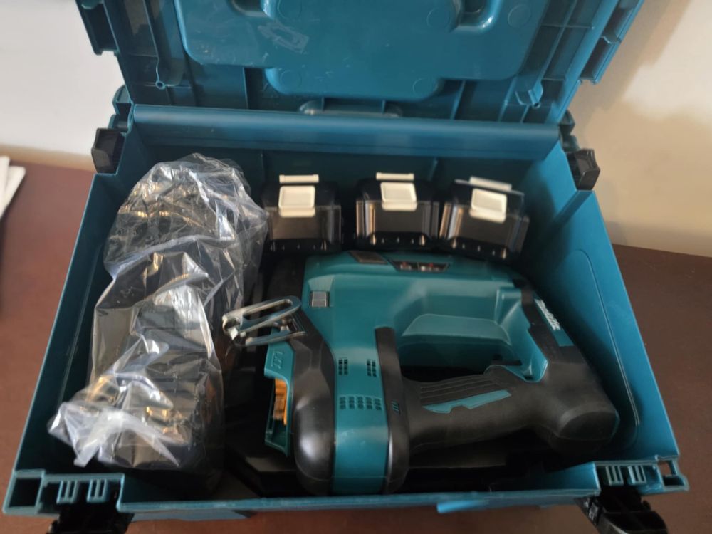 Makita DBN500 18v +3x akumulator + ładowarka+ walizka - stan nowy.