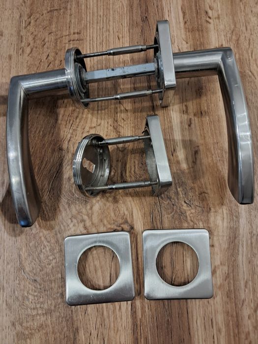 Klamki 3 sztuki z rozetami