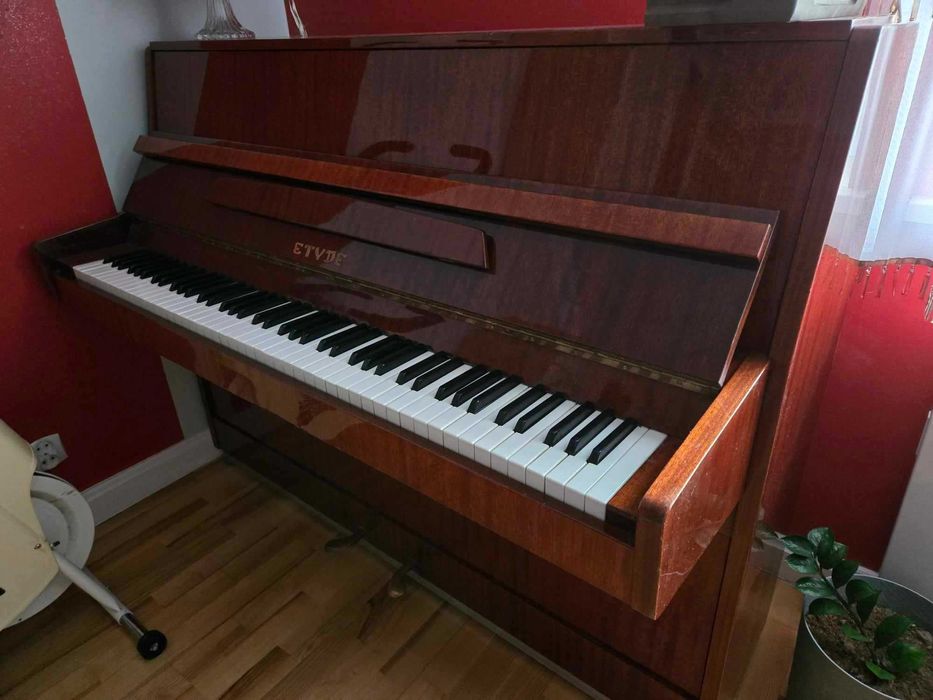 Sprzedam pianino Etyde