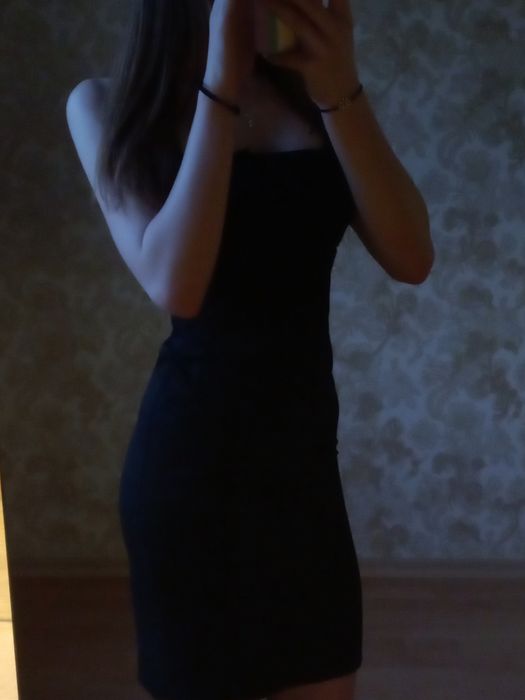 Чорна жіноча сукня, сукня в обтяжку