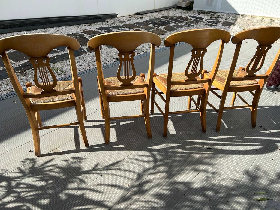 Four vintage dining room table chairs.