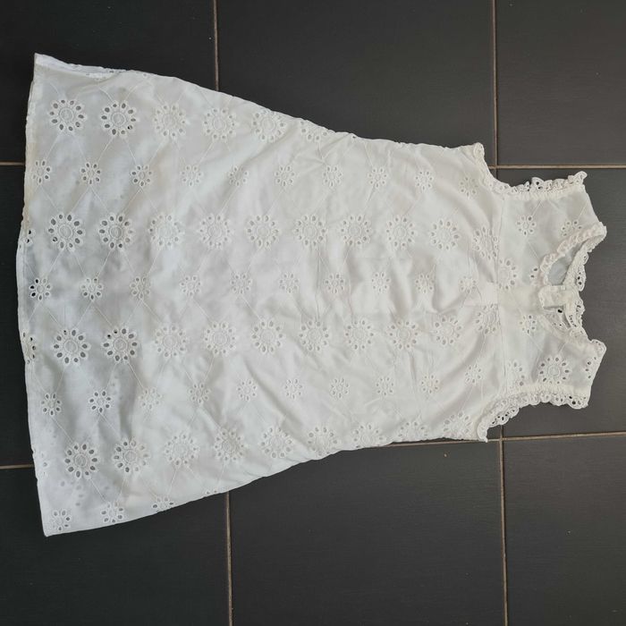 Biala sukienka dla dziewczynki 128/134