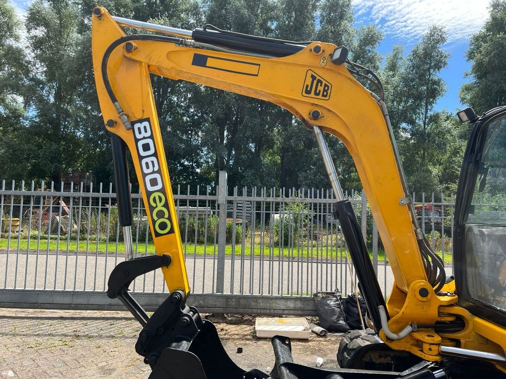Экскаваторо JCB 8060