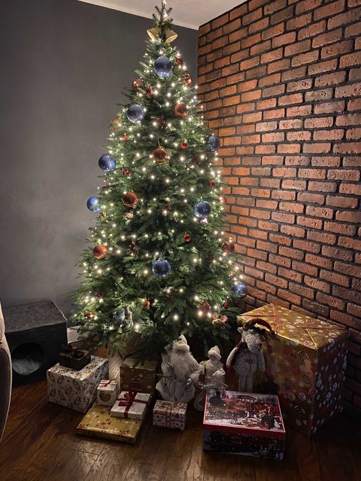 Штучна ялинка як жива