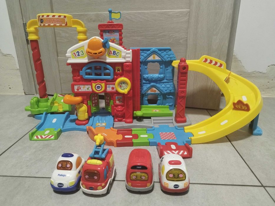 Remiza strażacka tut tut autka VTech w zestawie +3 samochodziki!