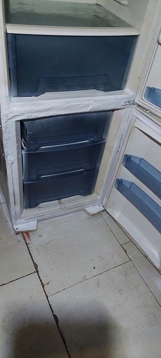 Холодильник продаю рабочий высокий 2метра