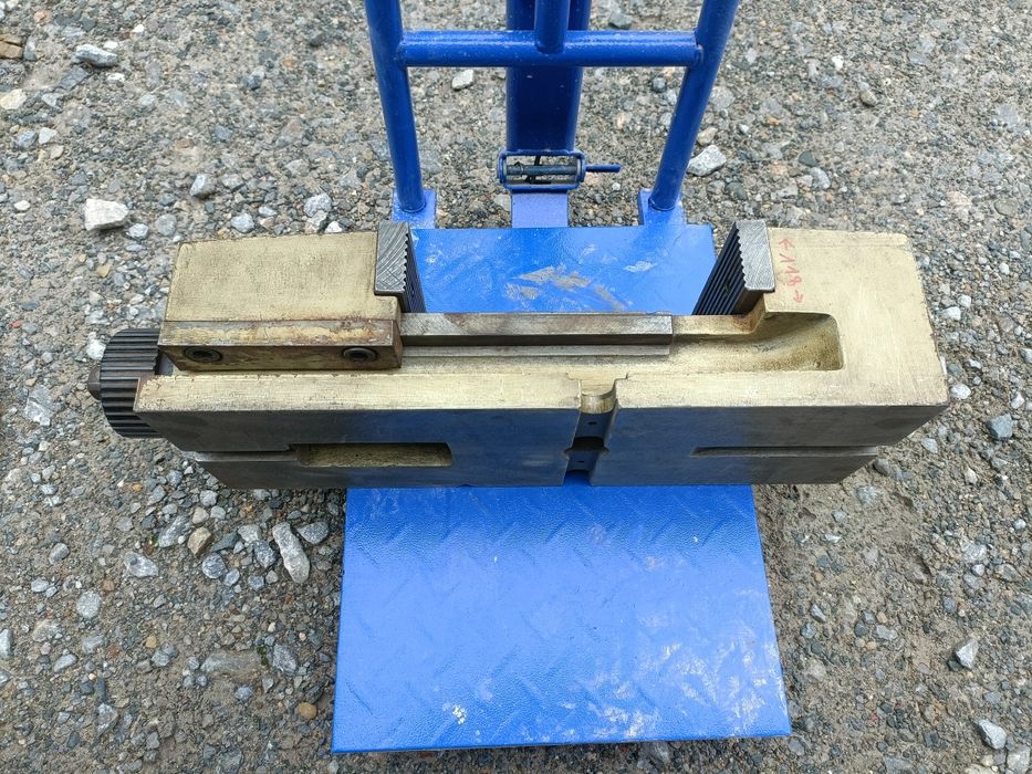 Imadło maszynowe, niskie, 160 mm szczęki, sprawne w 100% bardzo ładne