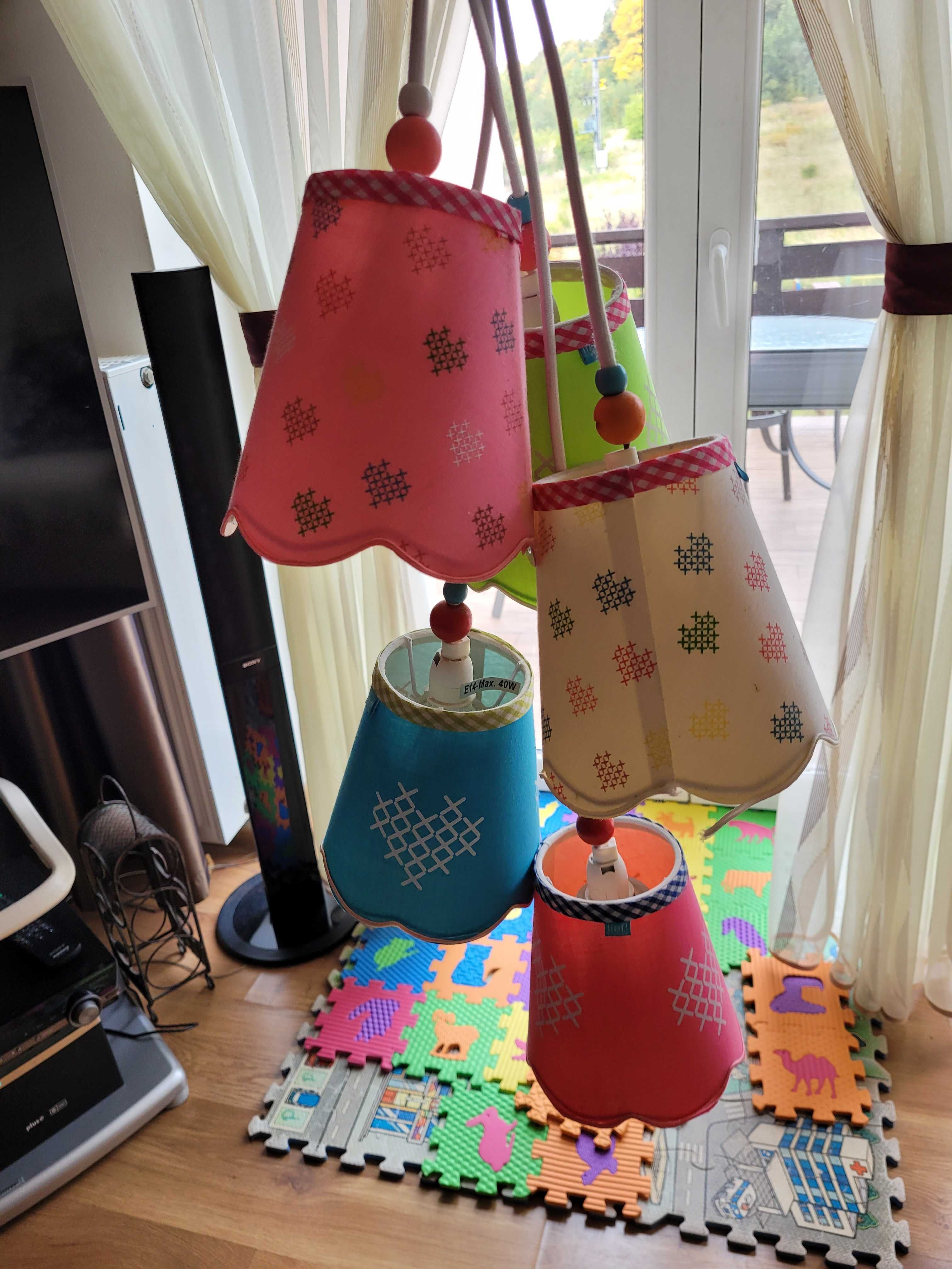 lampa wisząca z kinkietem z czterema kloszami