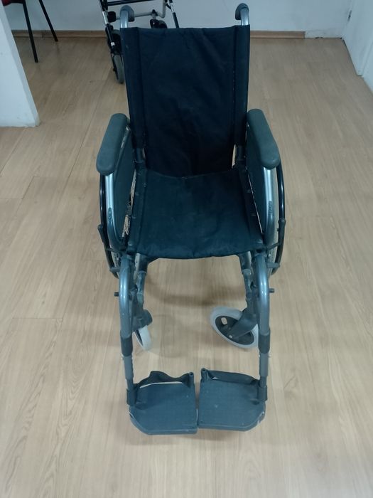 Cadeira de rodas dobrável