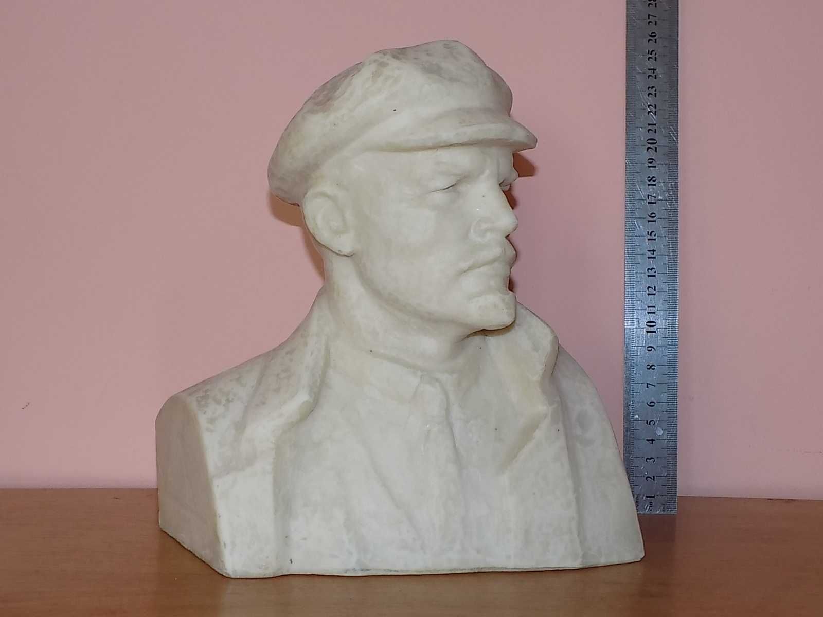 Статуэтка Бюст Ленин колкий пластик высота 23 См