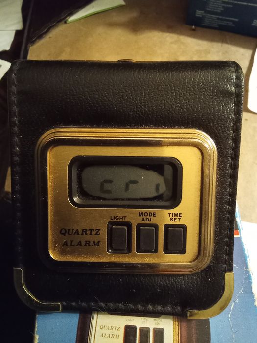 Relógio despertador digital vintage 80s de viagem Cerveja Bohemia