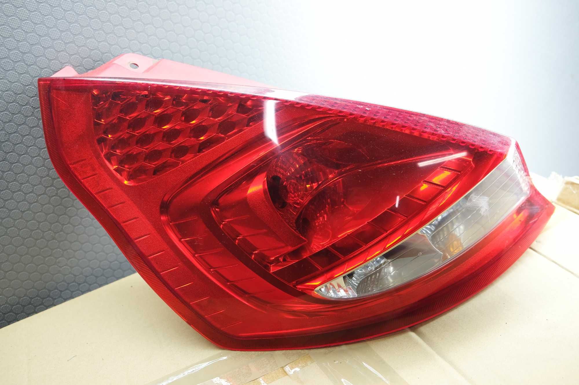 Lampa lewy tył Ford Fiesta mk7