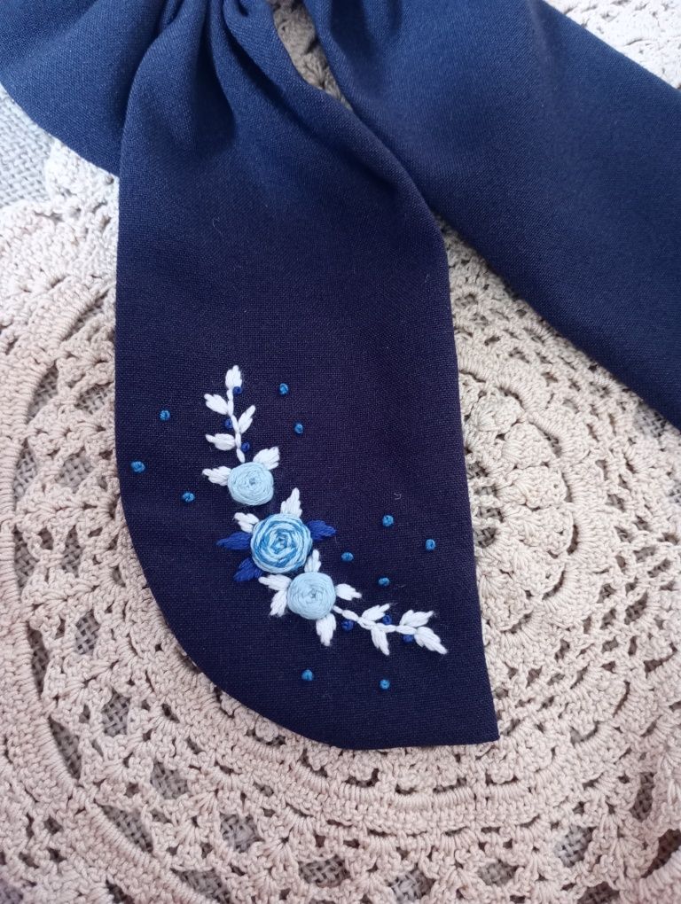 Haftowana biżuteria - ręcznie robiona kokarda do włosów handmade