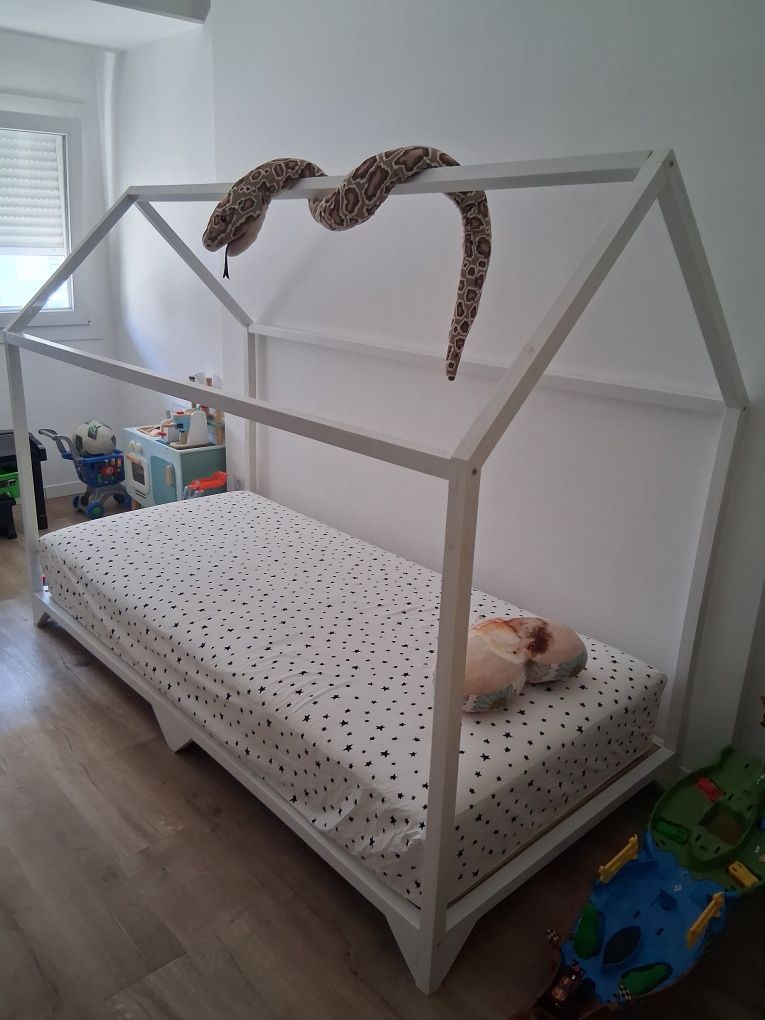 Cama Montessori (com colchão incluído)