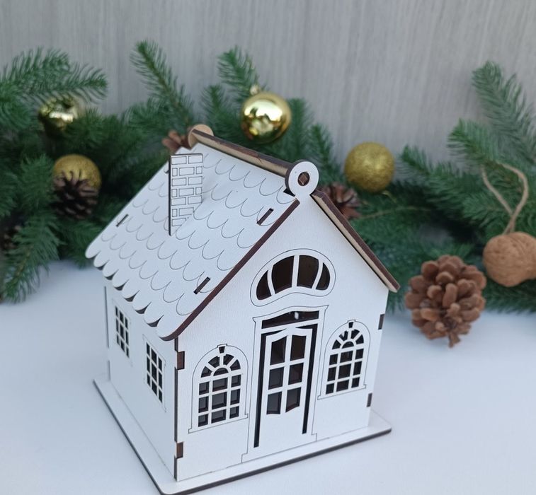 Новорічний будиночок з сніговиком, декор