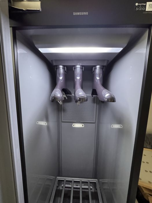 Szafa parowa Samsung AirDresser, ciemne lustro, stan jak nowy