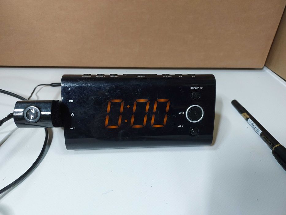 Радіо-годинник з проектором і градусником AKAI ACP 39KS