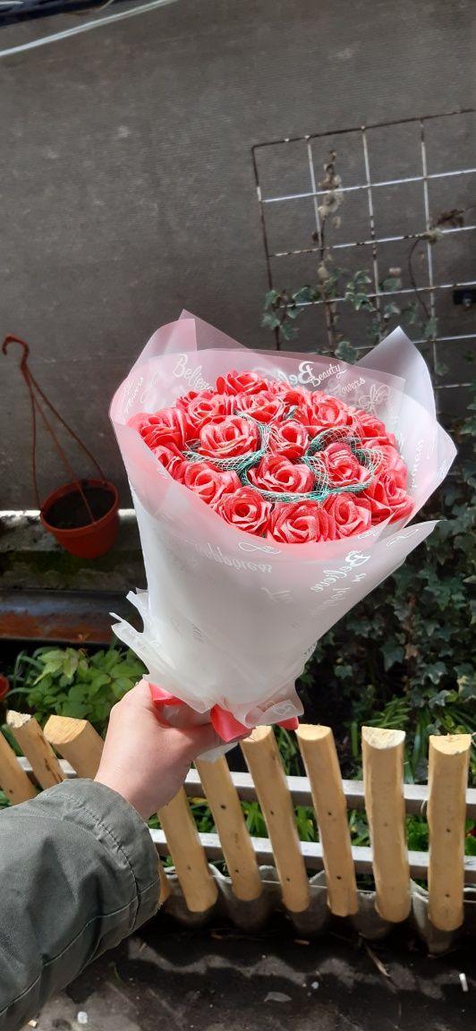 Букет ручної роботи 21 троянда