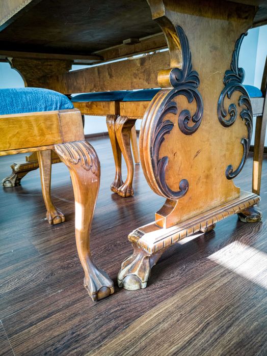 Ręcznie robiony angielski stół i 4 krzesła w stylu Chippendale