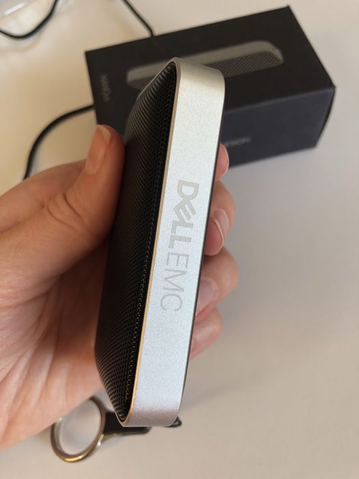 Бездротова колонка з мікрофоном