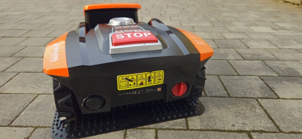 Robot do trawy kosiarka automatyczna Yardforce Yard force 400ri