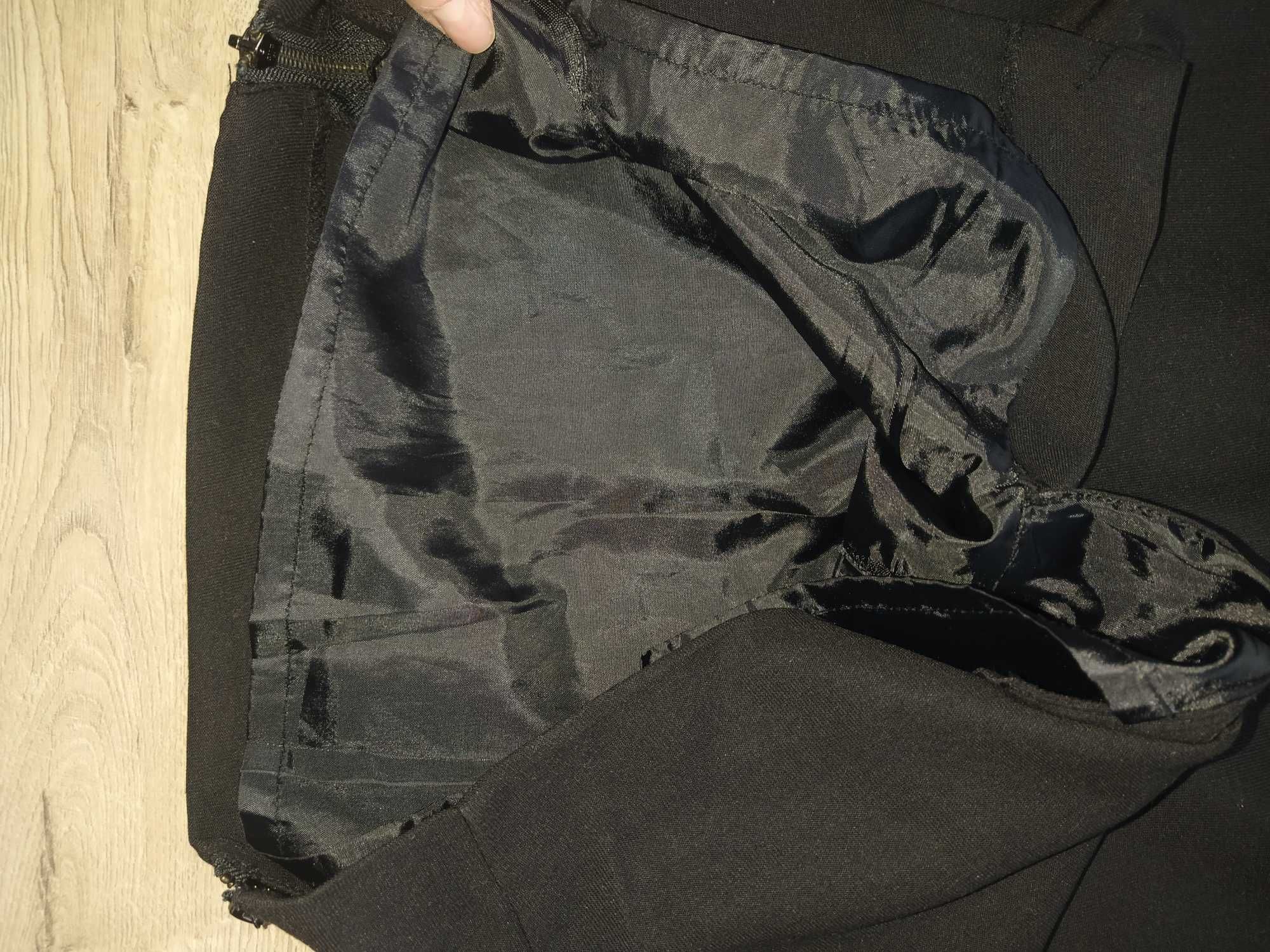 Ołówkowa, czarna spódnica Reserved, S, suwaki