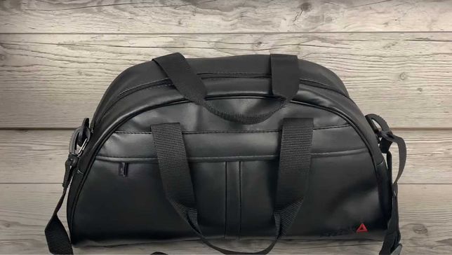 Новая спортивная сумка багет из экокожы с плечевым ремнем в комплекте