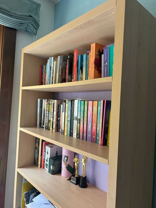 Estante com secretária integrada e cadeira incluída