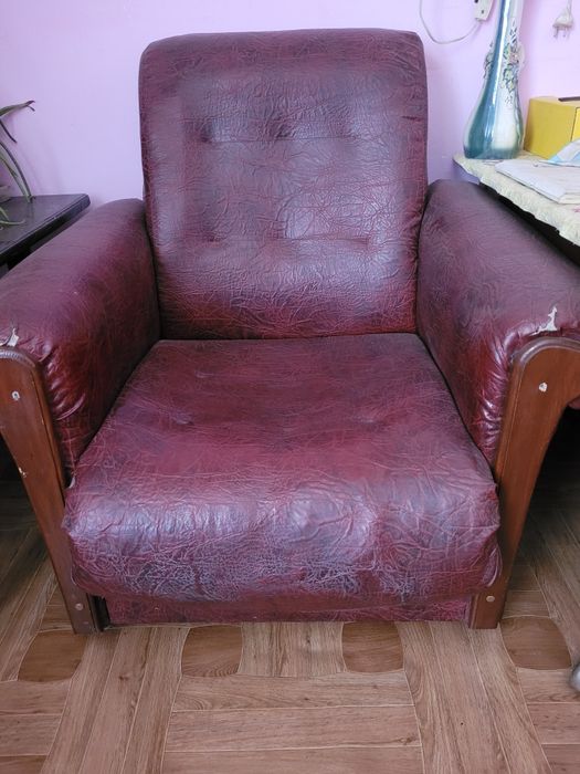 Крісло,2 штуки кожзам.