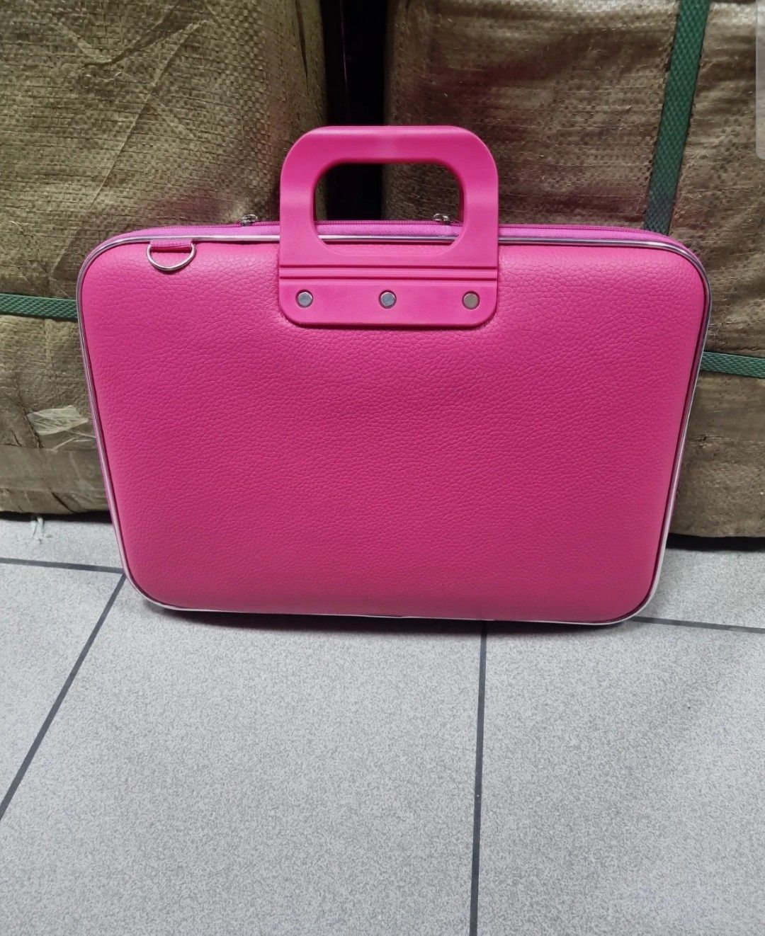 Różowa teczka na laptop 15,6 cali wymiary 40×29 cm