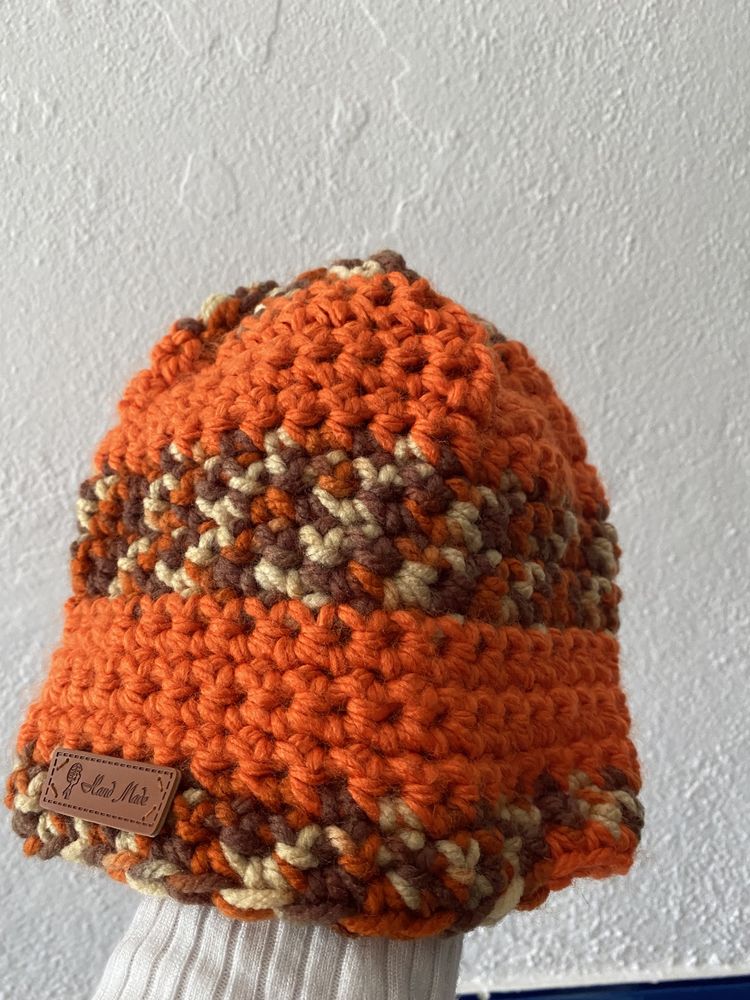 Gorro de Lã em Tons de Laranja e Castanho - Feito à Mão