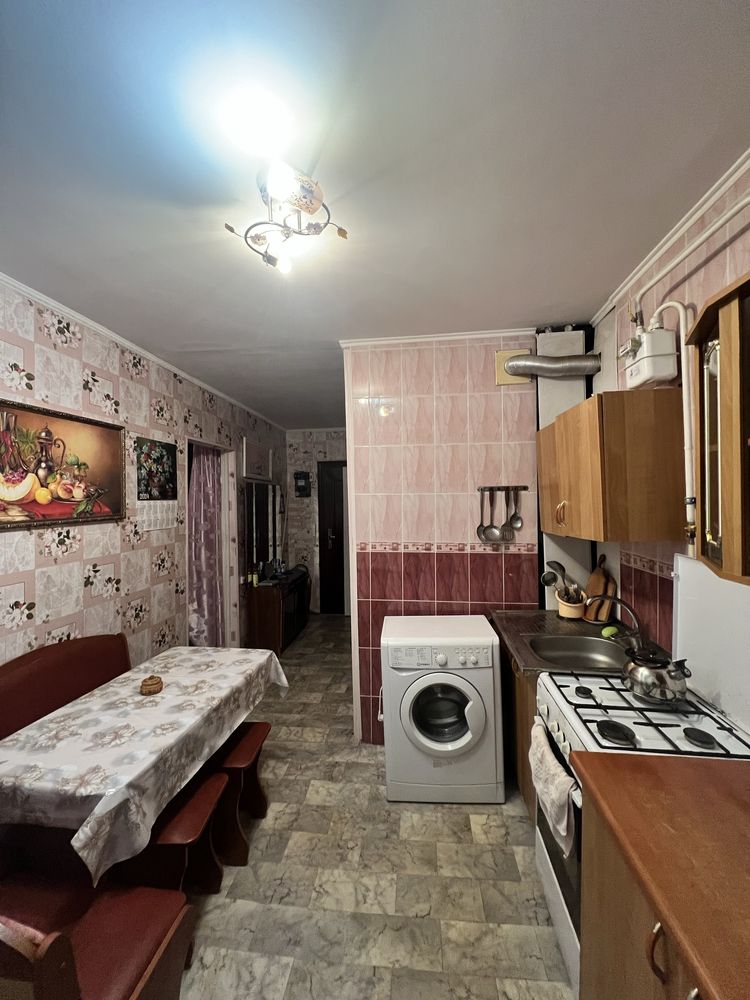 В Продажу 1 к к на Колодязній в житловому  стані