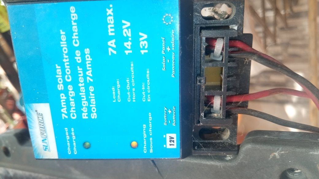 Vendo painel solar.A funcionar.Com controlador.