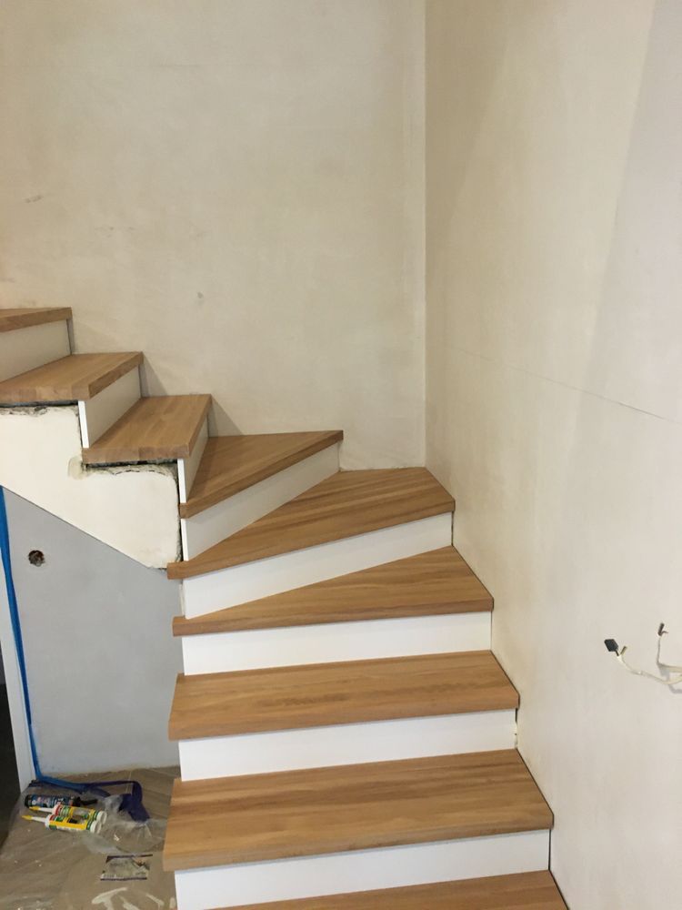 Montaż schodów drewnianych