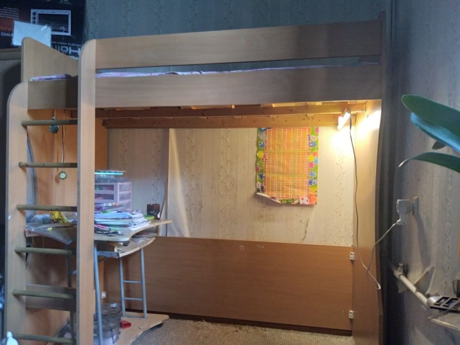 Ліжко-чердак для однієї дитини