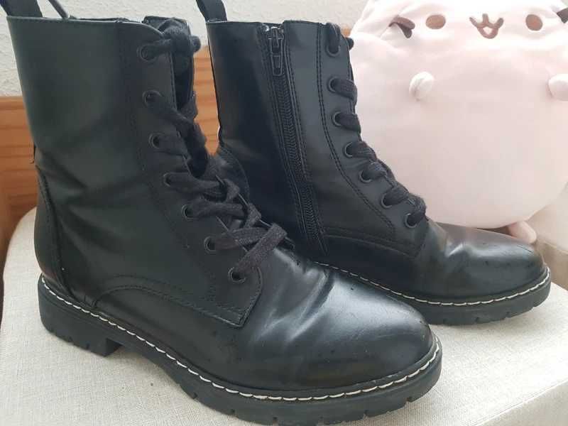 Botas pretas atacadores e fecho lateral 37 impermeáveis