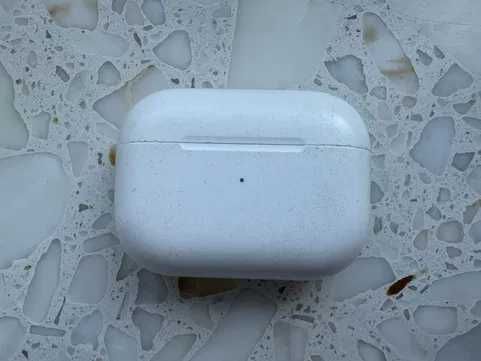 Oryginalne Etui Apple Airpods Pro z Ładowaniem Bezprzewodowym A2190